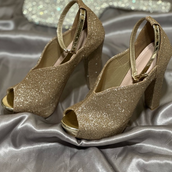 Elegant Gold Glitter Peep-Toe Heels - Picture 1 of 4